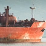 النفط العالمي يتراجع دون مستوى 100 دولار